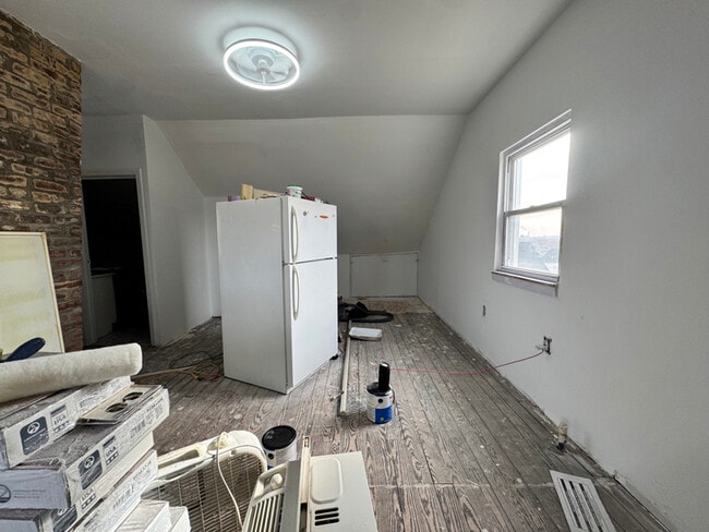 Building Photo - 522 Devon St