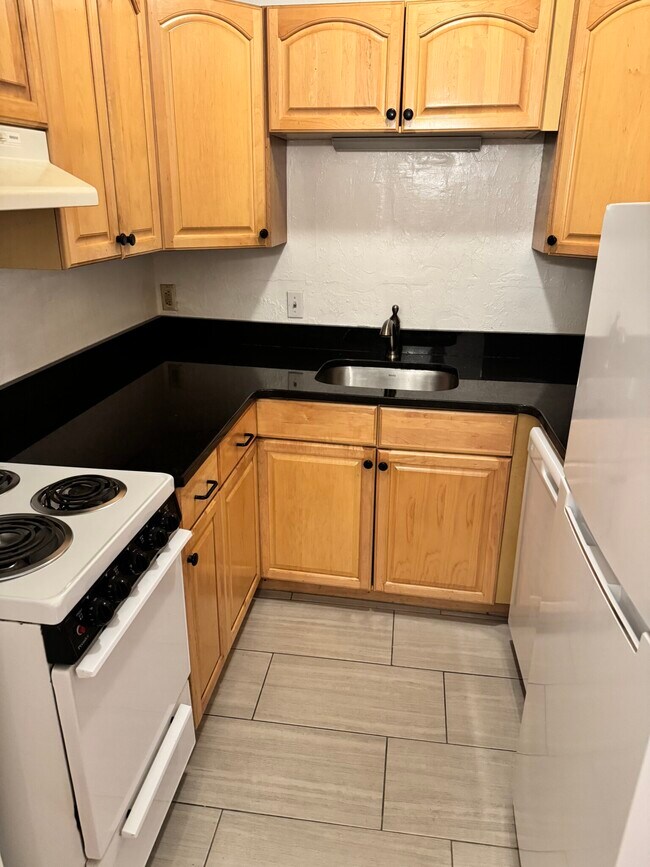 Building Photo - 153 Salem St