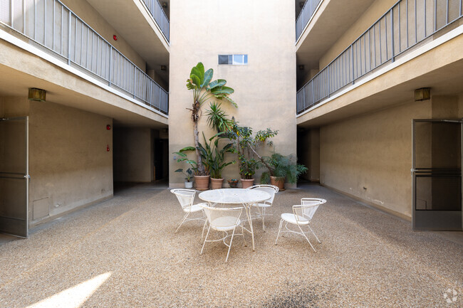 Patio - Lido Apartments - 1711 Corinth Avenue