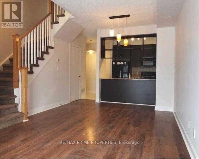 Building Photo - 315 Village Green Square