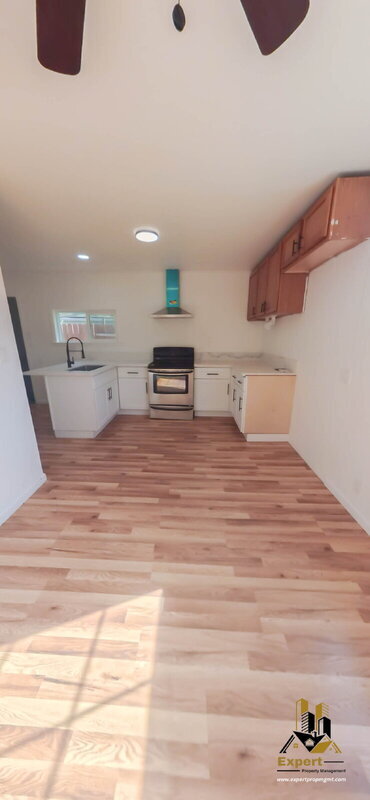 Foto del edificio - 2389 Empress St