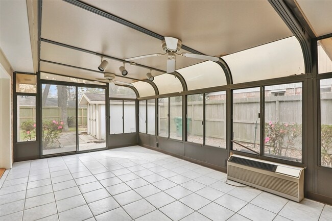 Foto del edificio - 2722 Foliage Green Dr