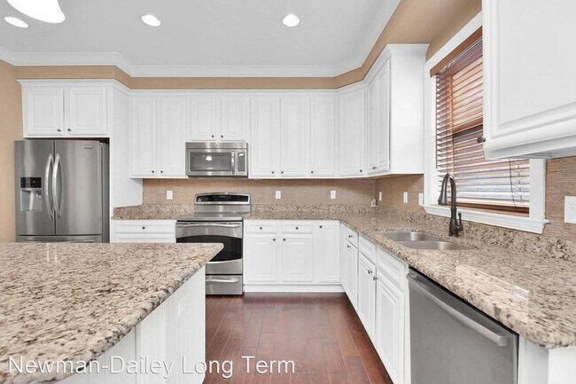 Foto del edificio - 5 br, 3.5 bath House - 571 Falcon Trail Road