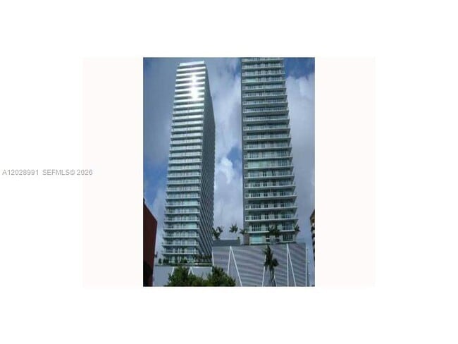 Building Photo - 1111 SW 1st Ave