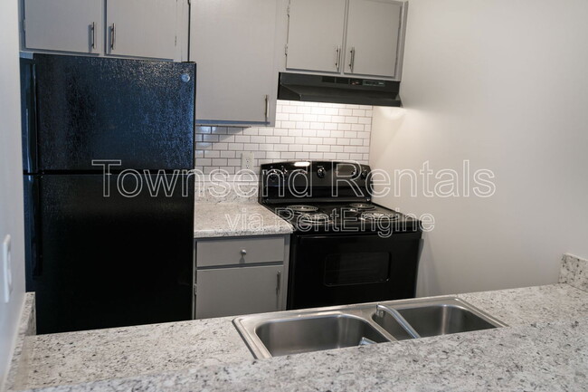Foto del edificio - 5858 Century Oaks Dr