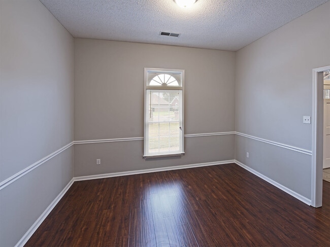 Foto del edificio - 3 Bedroom, 2.5 Bathrooms Near S Germantown and E Shelby Dr