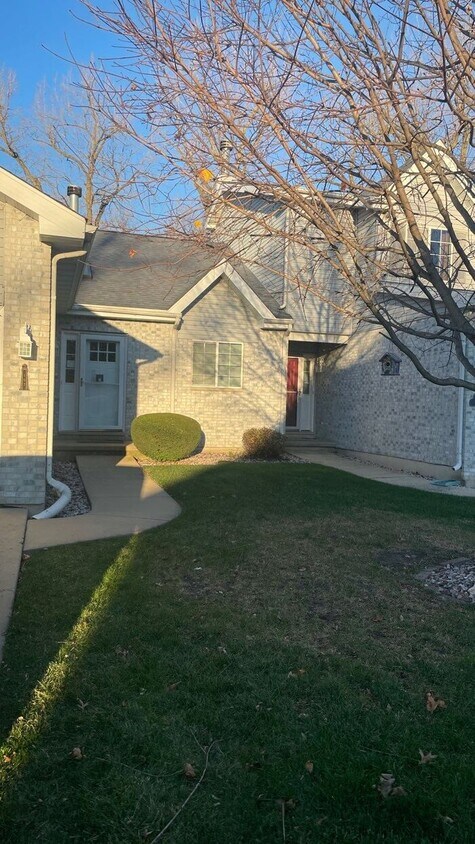 Primary Photo - NOW AVAILABLE! - 107 N Harbor Landing, Bra...