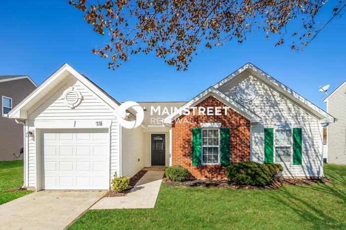 Foto principal - 3 Bedroom Pet-Friendly Home in Charlotte, ...