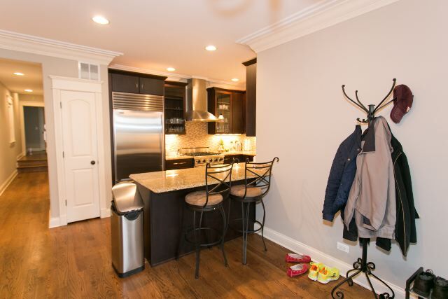 Foto del edificio - 831 W Buckingham Pl