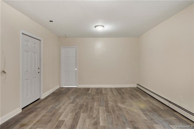 Building Photo - 3311 Bainbridge Ave