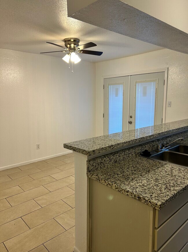 Dining with french doors - 3901 Woodchase Dr