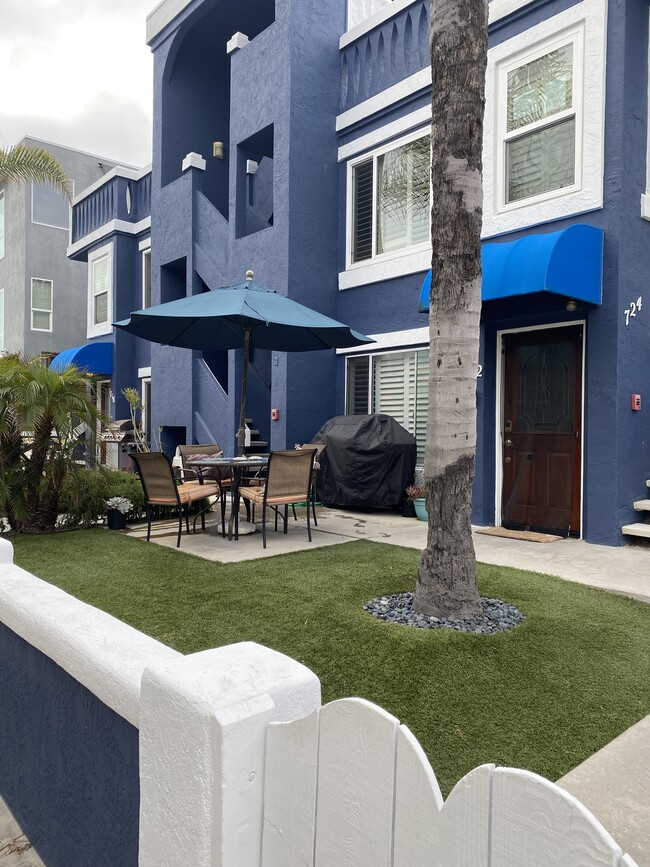 Foto del edificio - 722 Ensenada Ct