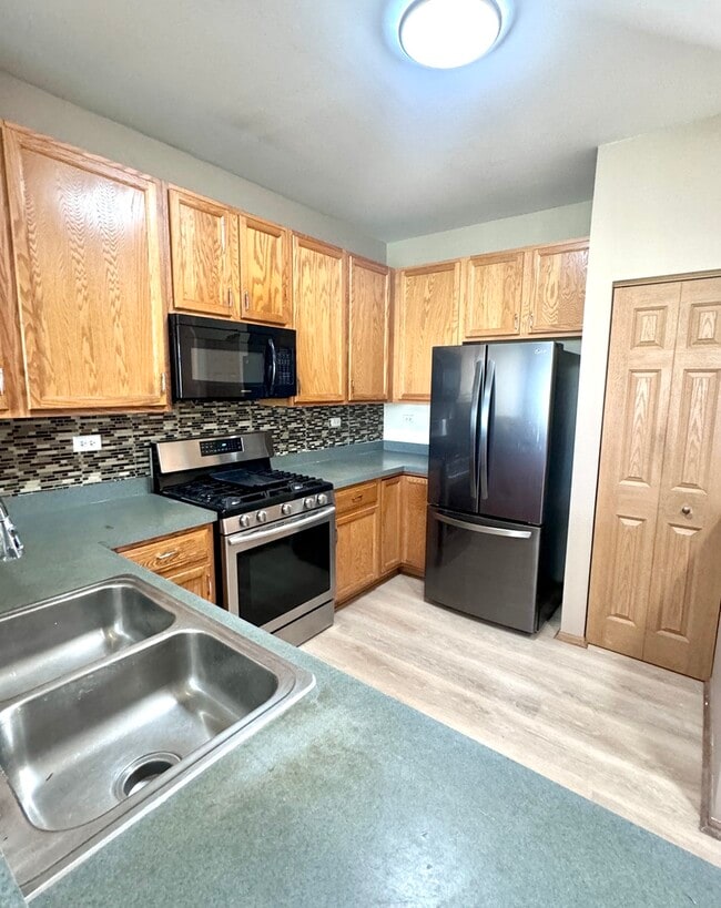 Building Photo - 812 Genesee Dr
