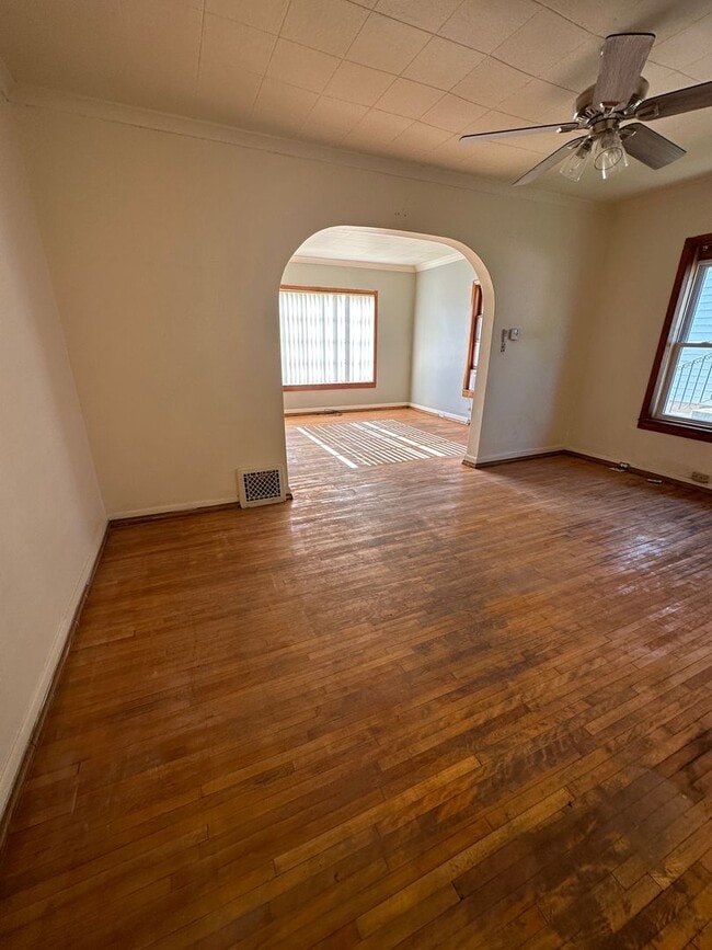 Building Photo - PP - 12 - Glendale