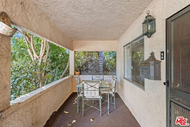 Foto del edificio - 5723 Stansbury Ave