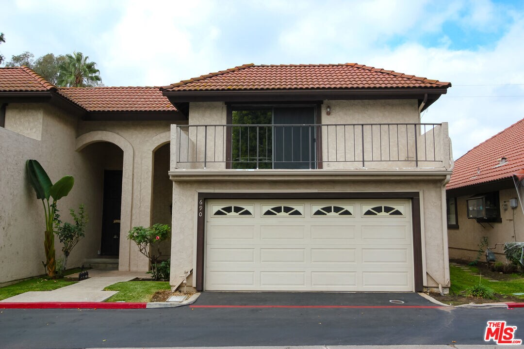 Foto principal - 690 E Rowland St
