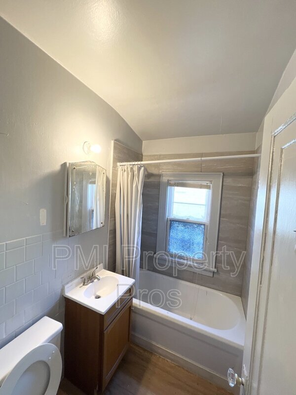 Primary Photo - 3859 N 21st St