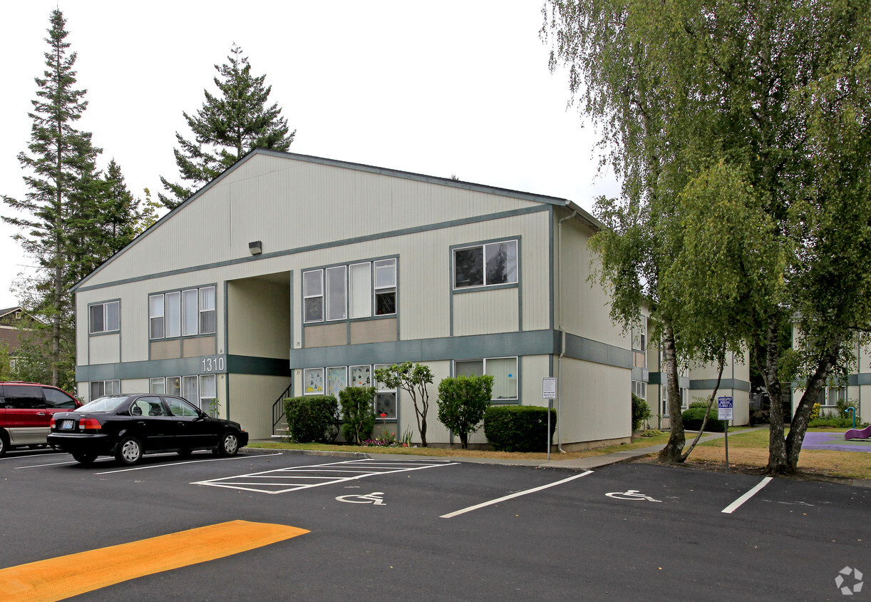 Building Photo - Trailside Village Apartments