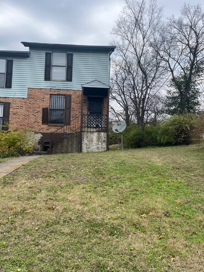 2 Bedrooms 1 1/2 Baths Townhouse Minutes To Downtown Nashville, Tn - 2 Bedrooms 1 1/2 Baths Townhouse Minutes To Downtown Nashville, Tn