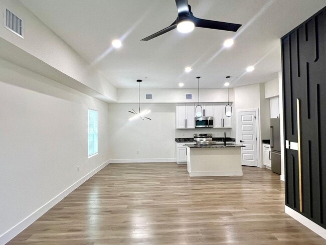 Building Photo - 110 Webb