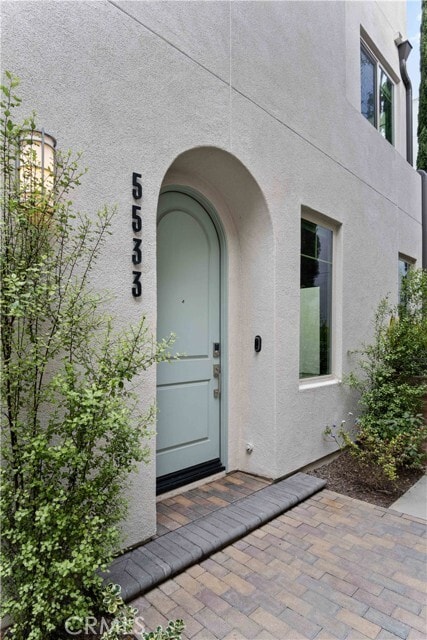 Building Photo - 5533 Palm Dr
