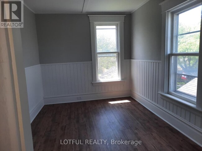 Building Photo - 2 Montgomery Pl