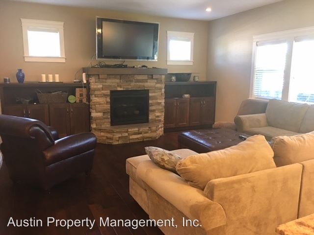 Building Photo - 19164 Chiloquin Dr