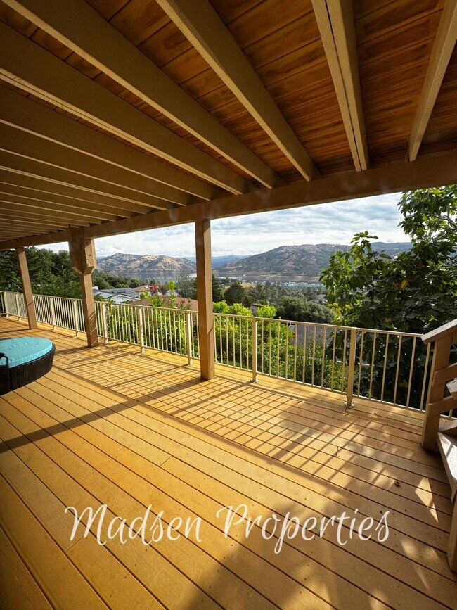 Foto del edificio - 6367 Woodman Dr