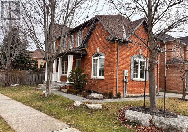 Photo du bâtiment - 2201 Crestmont Dr