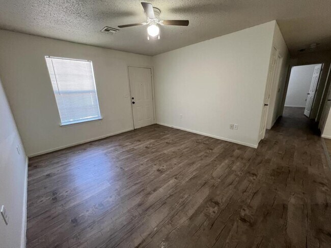 Building Photo - Highland 802 Shepherd St Apt 4