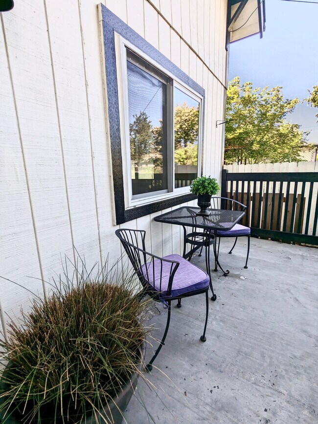 Front Porch - 4409 SE 89th Ave