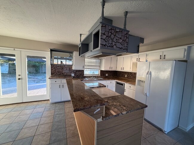 Building Photo - 5202 Thornton Ln