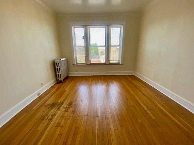Foto del edificio - 1256 W Montrose Ave
