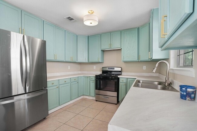 Building Photo - 255 Brackin St