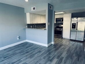 Building Photo - 2515 Oak Hill Dr