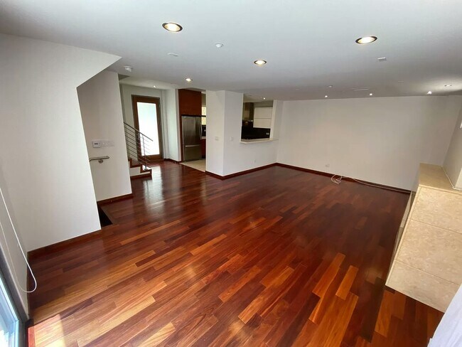 Building Photo - 914 14th Street, Unit 105