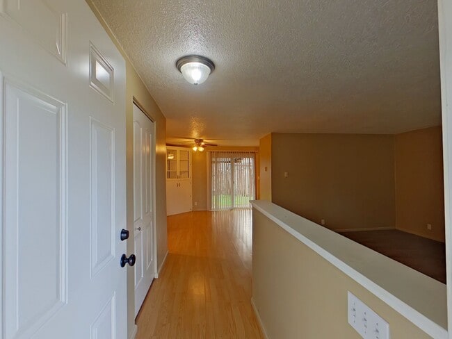 Building Photo - 24798 Parkside Dr