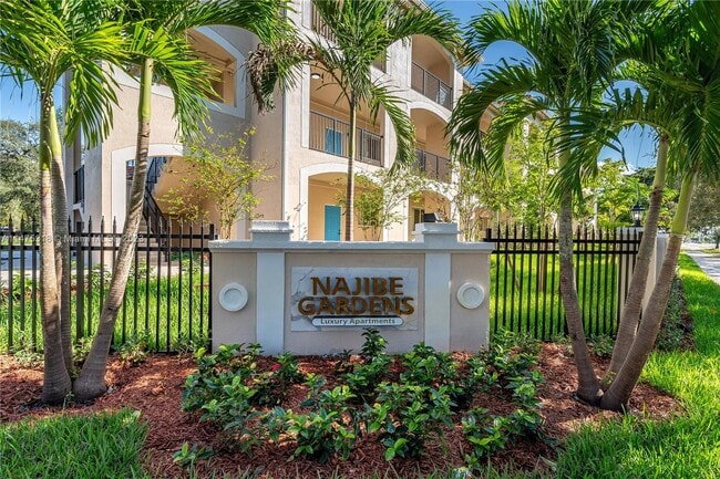 Building Photo - 2601 SW 64th Ave