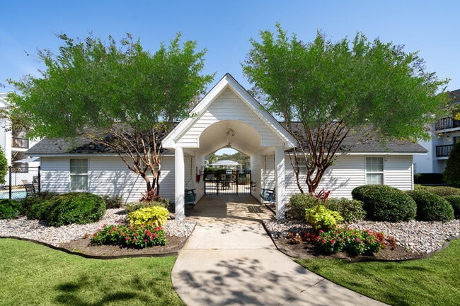 Entrada cerrada a la piscina - Claypond Commons