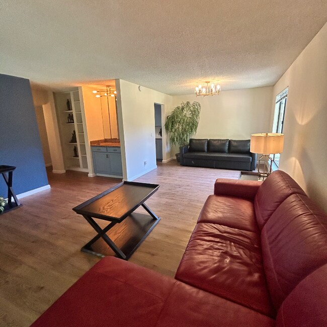 Foto del edificio - 410 N Civic Dr