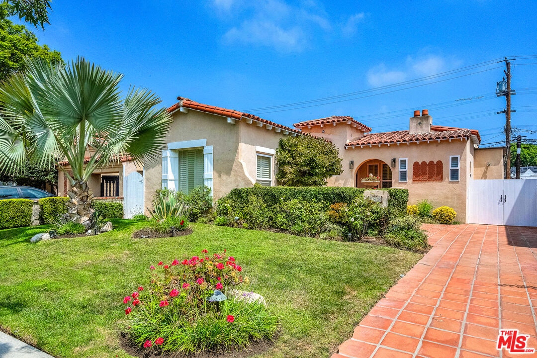Foto principal - 240 S Clark Dr