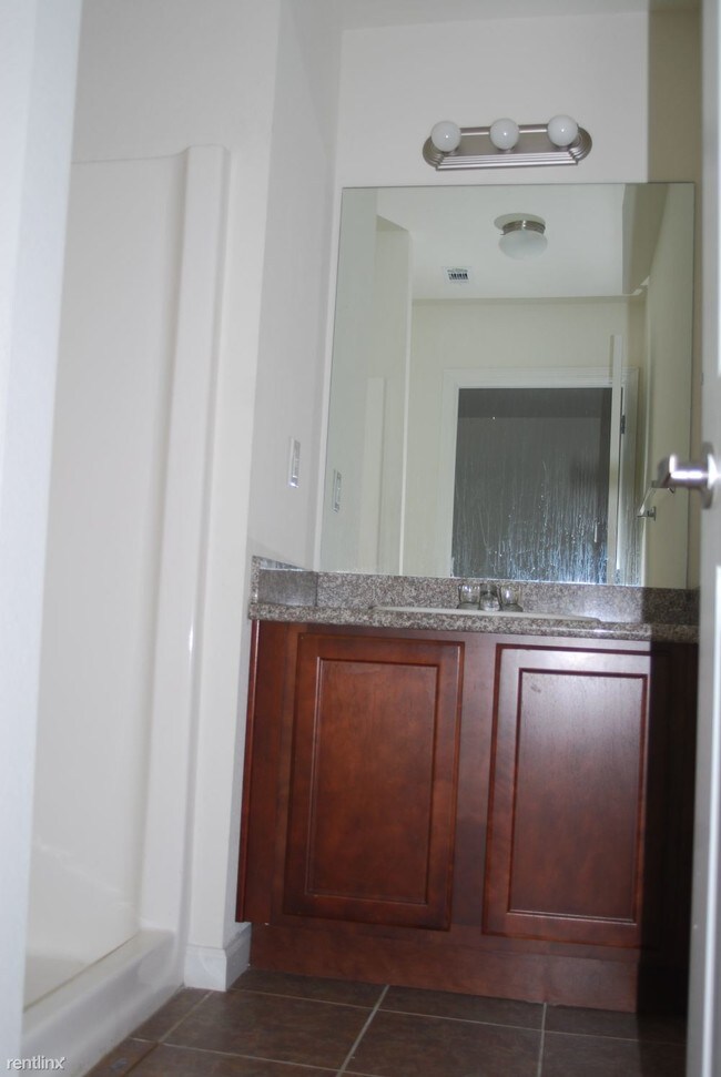 Building Photo - 633 Layton Cv