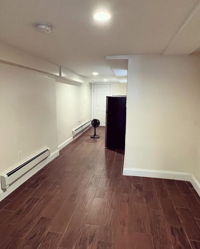 Building Photo - 408 Woodlawn Ave