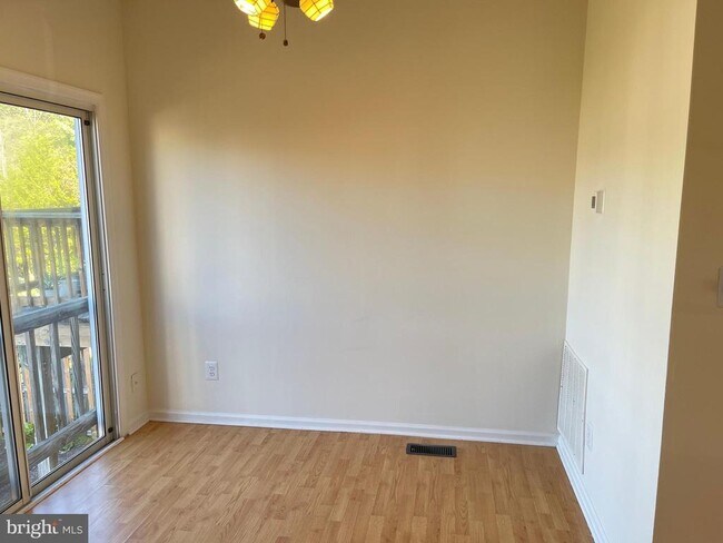 Foto del edificio - 16150 Taconic Cir