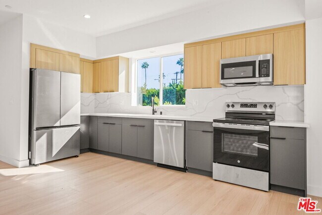 Foto del edificio - 1709 Burnside Ave