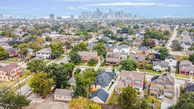 Building Photo - 2606 Oakdale St