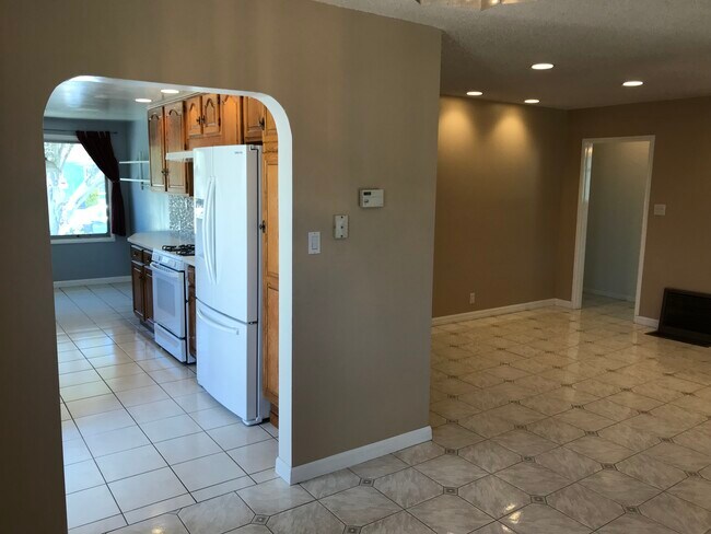 Kitchen entrance from living room. - 14911 Fonthill Ave