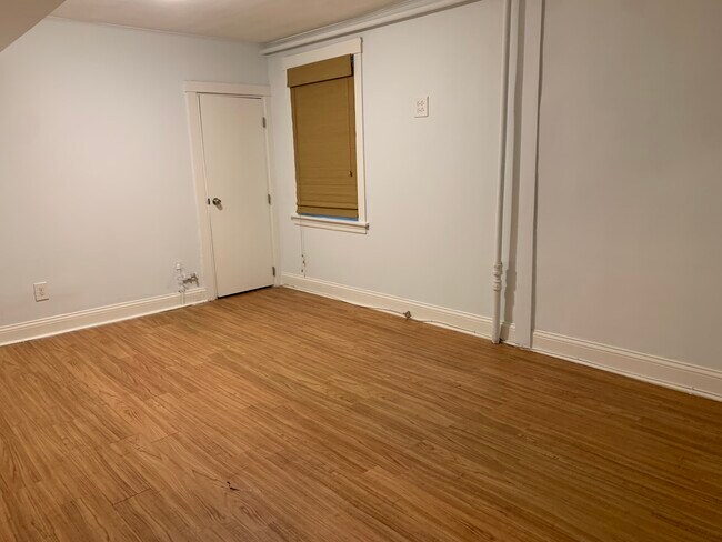 Building Photo - 2913 N Sacramento Ave