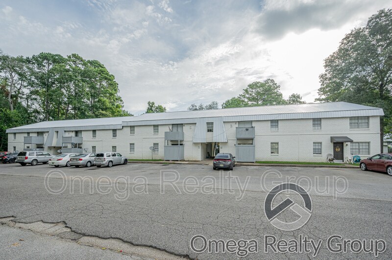 Primary Photo - 425 Oakwood Ave
