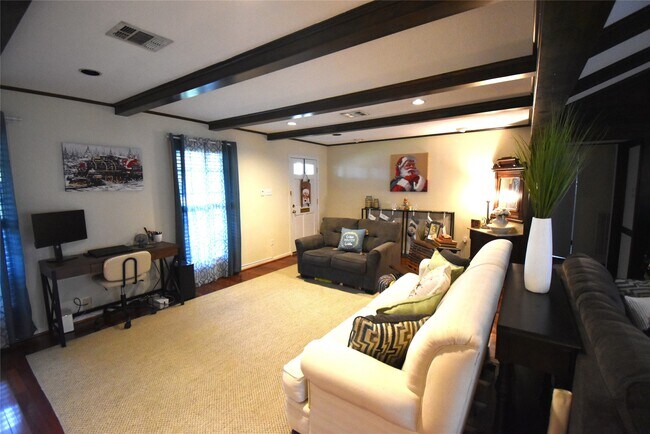 Building Photo - 8011 Meadowvale Dr